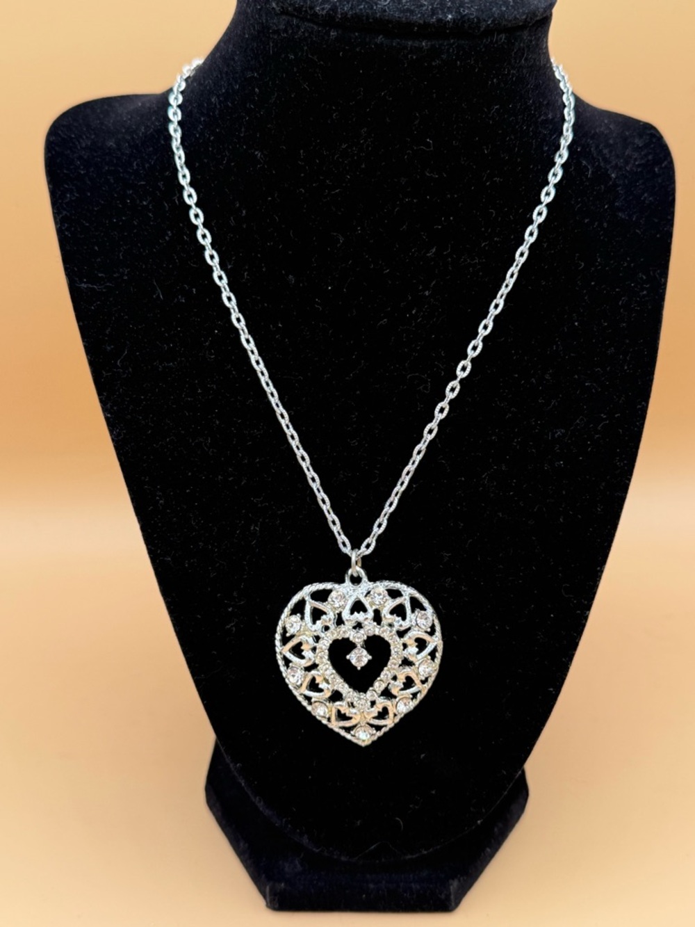 Silver Heart Filigree Pendant Necklace - Elegant Women's Jewelry